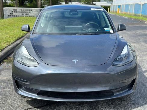 Used 2023 Tesla Model 3 Standard Range image 3