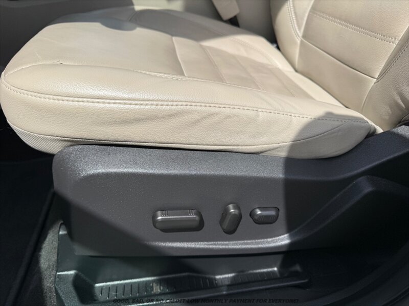 Used 2018 Ford Escape Titanium w/ Ford Safe & Smart Package AWD/4WD image 30