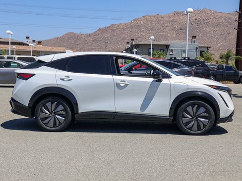 Used 2024 Nissan Ariya AWD image 3