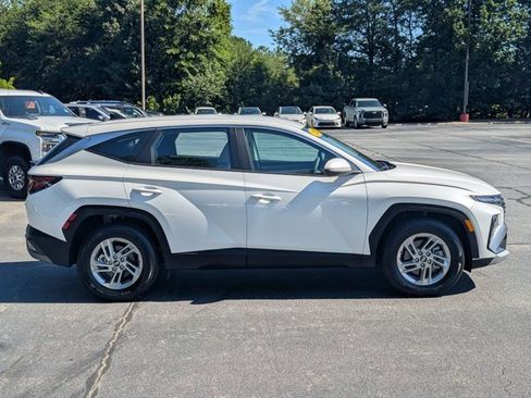 Used 2025 Hyundai Tucson SE image 8