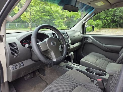 Used 2010 Nissan Frontier SE w/ SE Value Truck Pkg RWD image 24