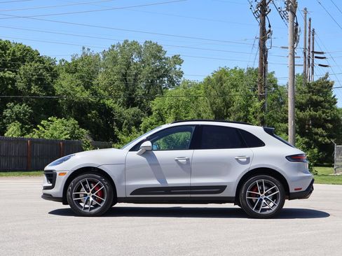 Certified 2023 Porsche Macan S AWD/4WD image 2