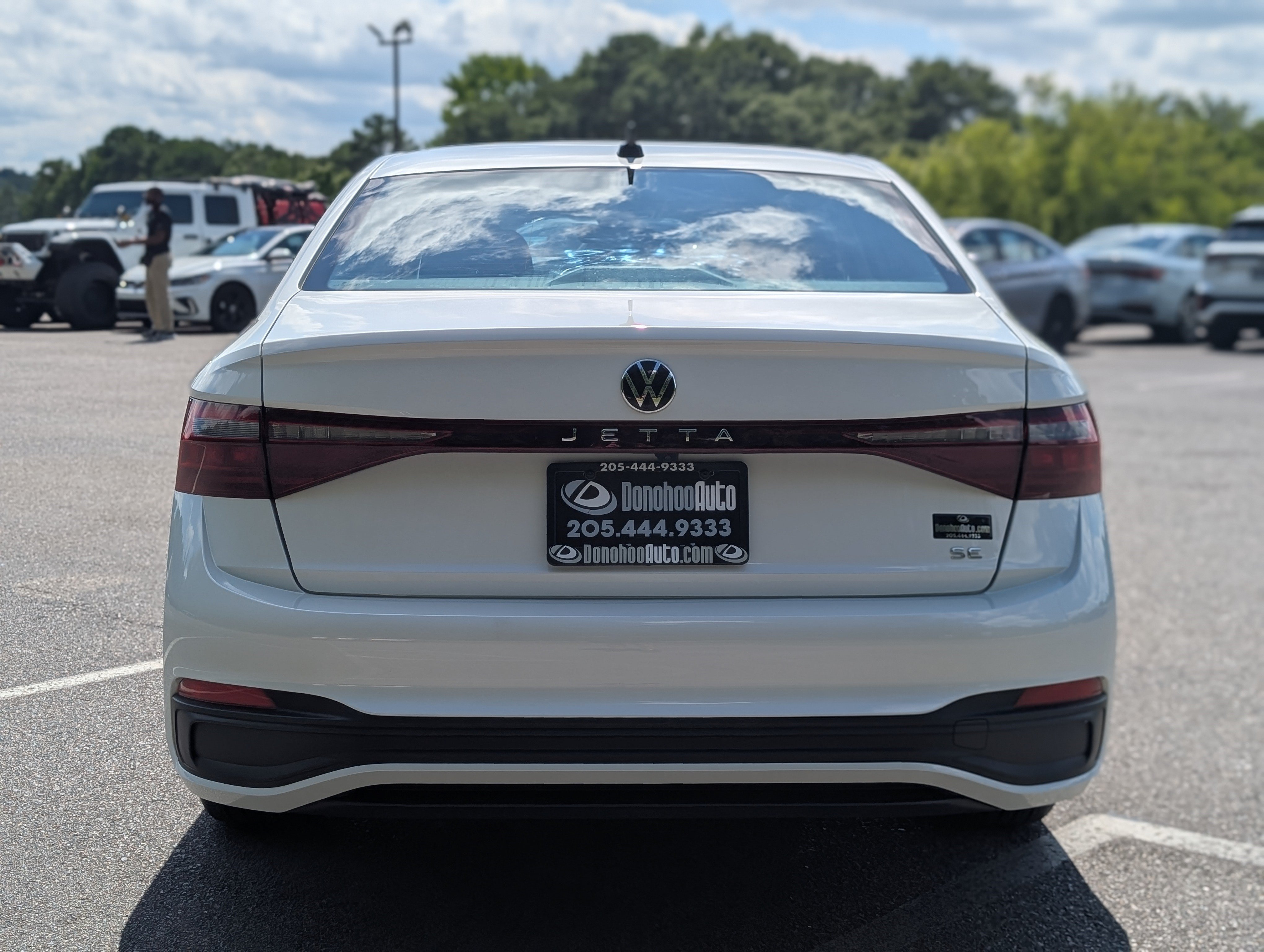 Used 2025 Volkswagen Jetta SE w/ Sunroof Package FWD image 8