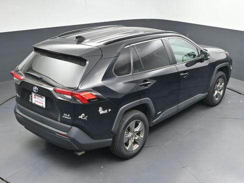 Certified 2022 Toyota RAV4 XLE image 32
