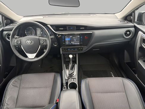 Used 2018 Toyota Corolla SE w/ SE Premium Package FWD image 10