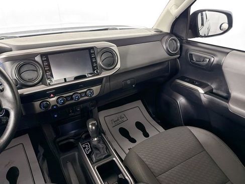 Used 2020 Toyota Tacoma TRD Sport AWD/4WD image 22