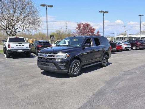 Used 2024 Ford Expedition XLT AWD/4WD image 3