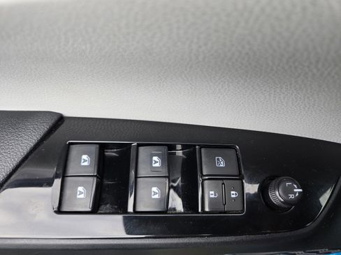 Used 2017 Toyota Prius Prime Advanced image 24