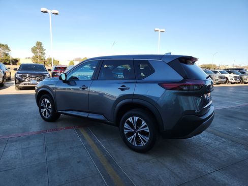 Used 2023 Nissan Rogue SV image 4