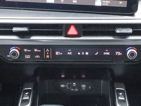 Used 2024 Kia Sorento S image 23