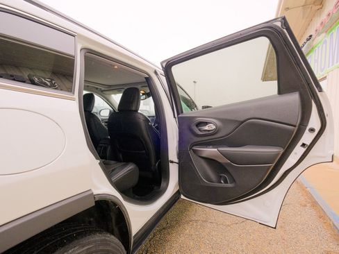 Used 2022 Jeep Cherokee Latitude Lux w/ Sun & Sound Group image 18