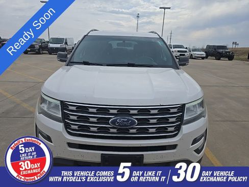 Used 2017 Ford Explorer XLT w/ Equipment Group 202A image 3
