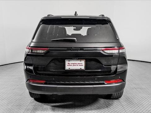 Used 2024 Jeep Grand Cherokee Altitude RWD image 7