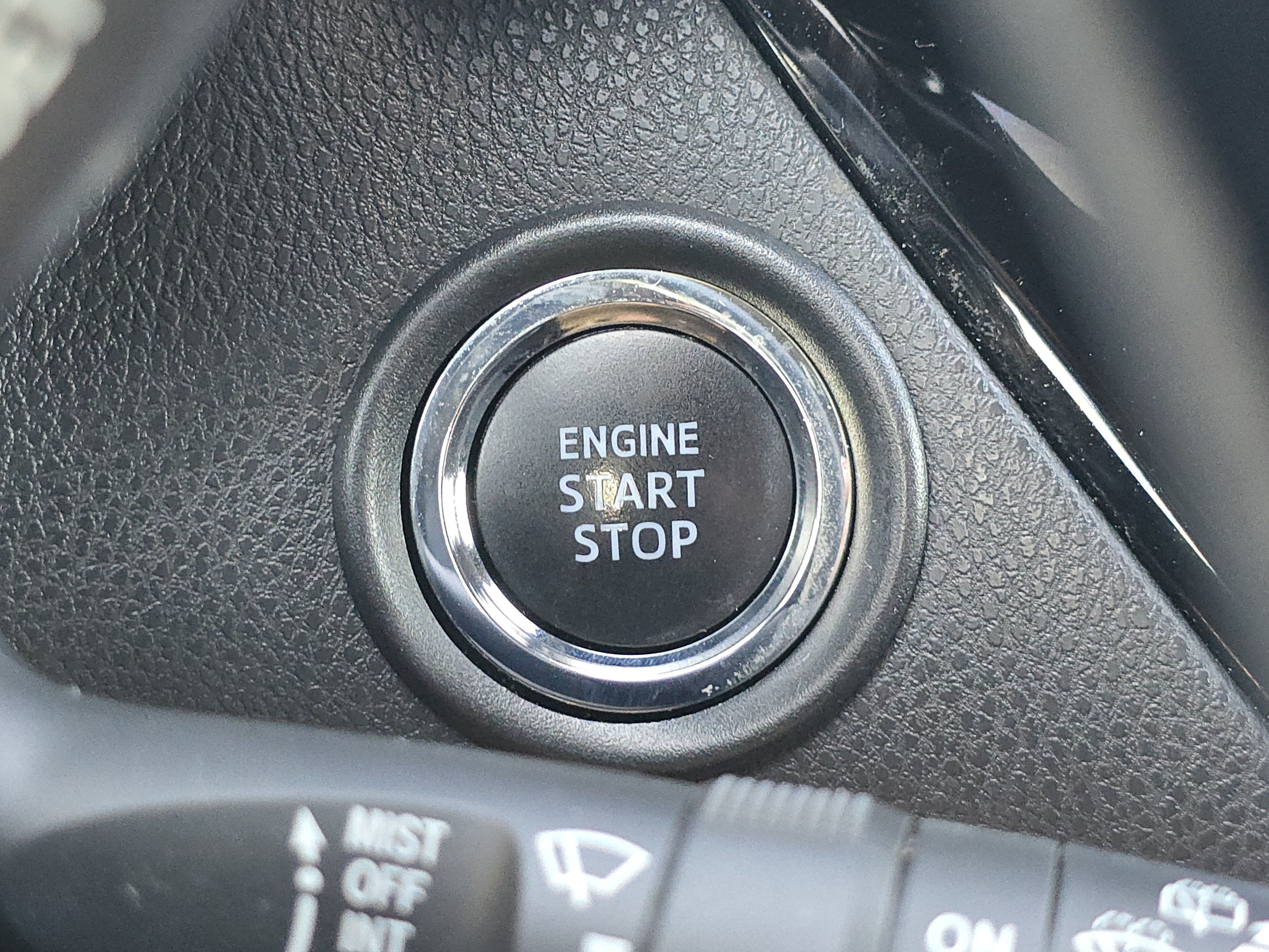 Used 2020 Toyota C-HR XLE FWD image 12