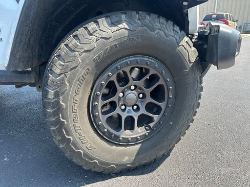 Used 2022 Jeep Wrangler Unlimited Rubicon w/ Xtreme Recon 35" Tire Package AWD/4WD image 9