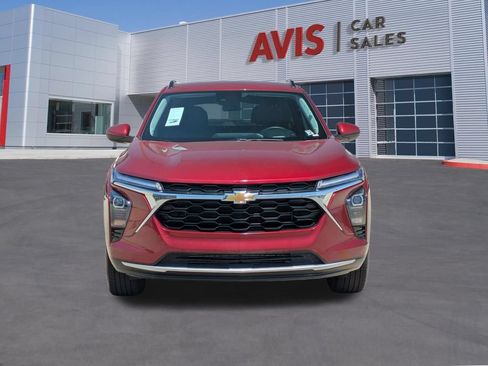 Used 2025 Chevrolet Trax LT w/ LT Convenience Package FWD image 2