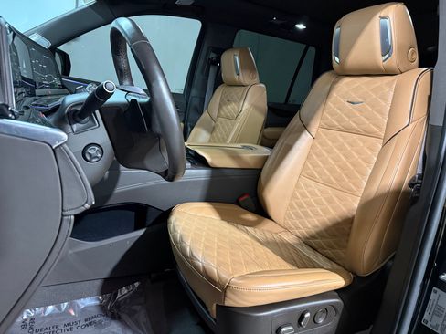 Certified 2022 Cadillac Escalade Premium Luxury w/ Performance Package image 5