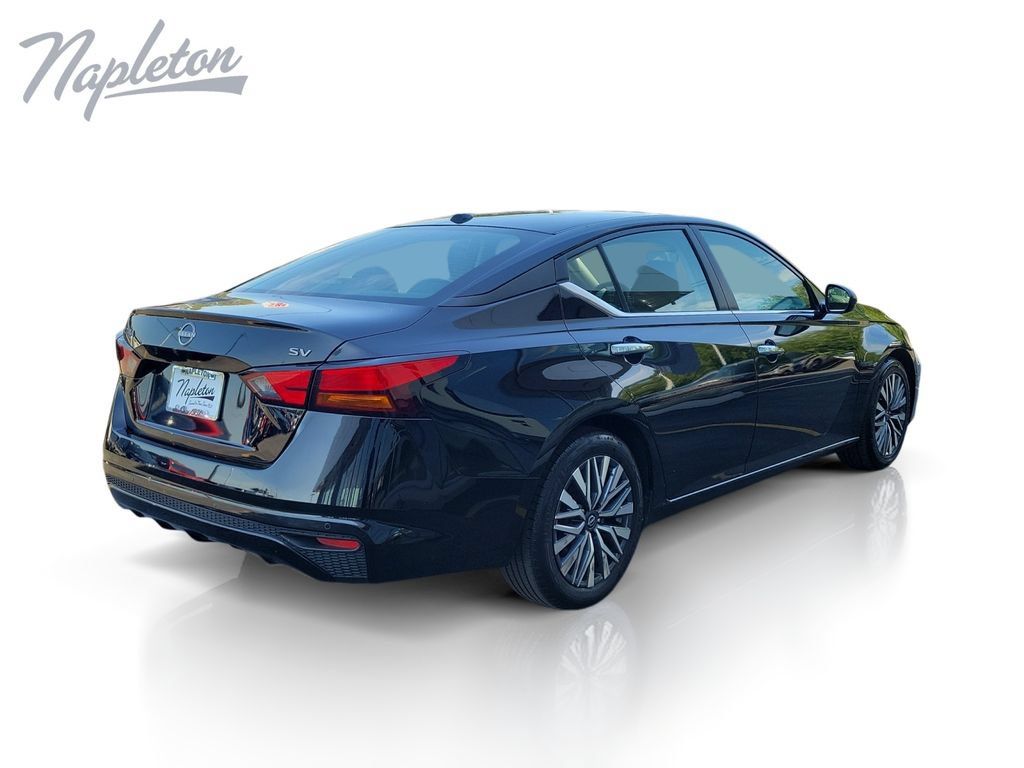 Used 2024 Nissan Altima 2.5 SV FWD image 6