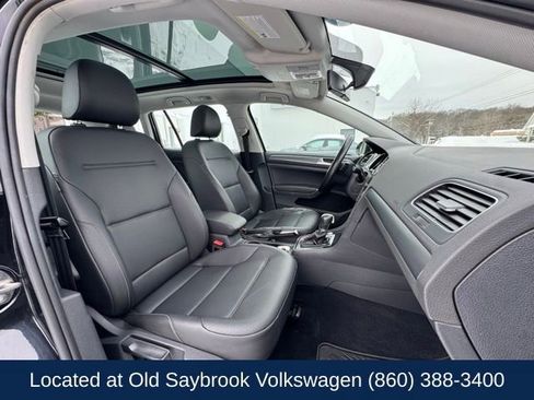 Used 2018 Volkswagen Golf SE image 23