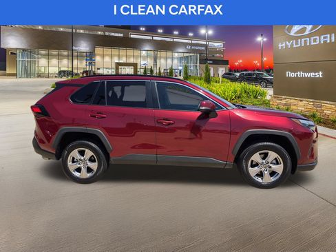 Used 2022 Toyota RAV4 XLE w/ Convenience Package FWD image 6