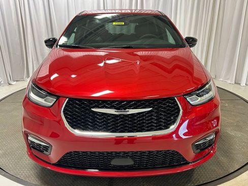 New 2026 Chrysler Pacifica Select image 24