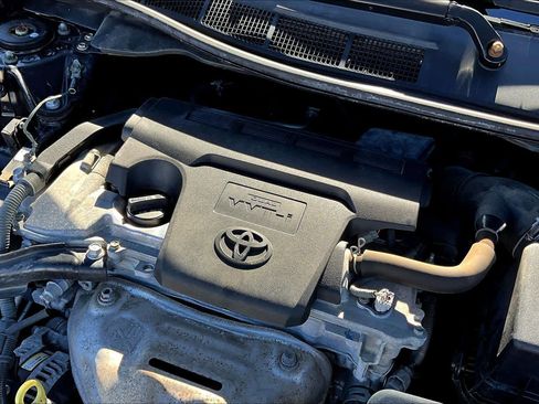 Used 2013 Toyota Camry L image 29