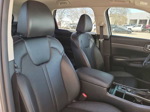 Used 2025 Kia Sorento EX image 10