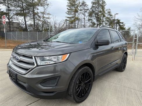 Used 2018 Ford Edge SE image 1