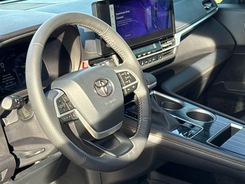 Used 2025 Toyota Sienna XLE Woodland Edition AWD/4WD image 21