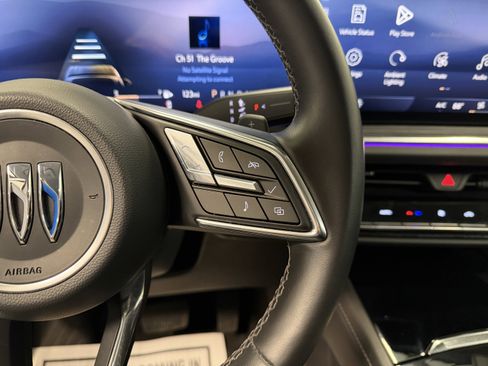 Used 2025 Buick Envision Preferred image 16