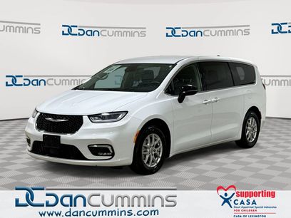 Used 2024 Chrysler Pacifica Touring-L
