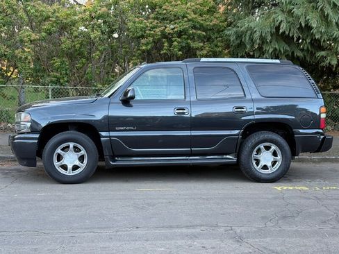 Used 2004 GMC Yukon Denali image 2