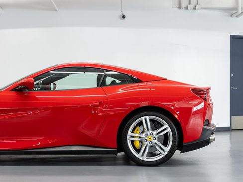 Used 2020 Ferrari Portofino RWD image 19