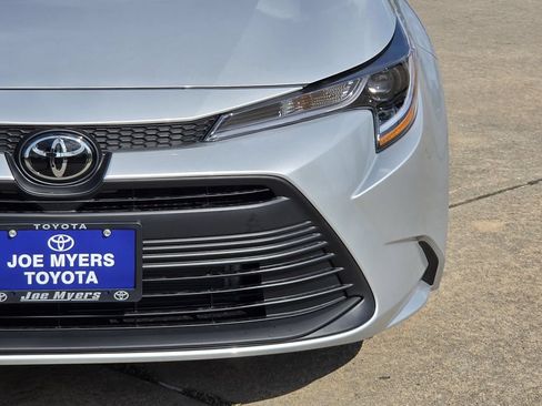Used 2026 Toyota Corolla LE FWD image 4