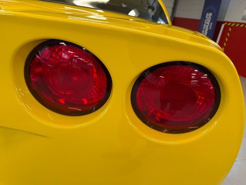 Used 2011 Chevrolet Corvette Coupe w/ 1LT RWD image 11