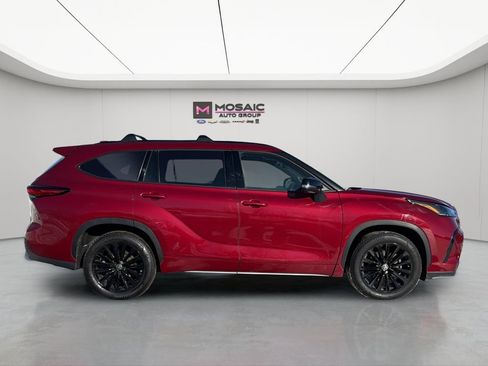 Used 2023 Toyota Highlander XSE image 8