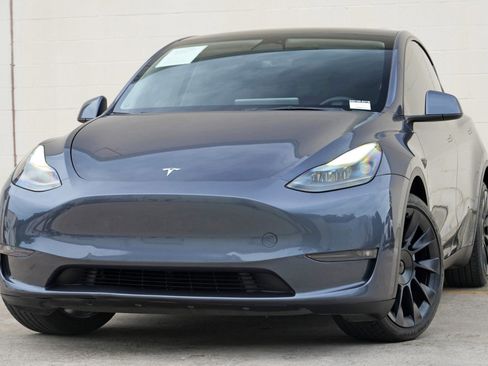 Used 2022 Tesla Model Y Long Range AWD/4WD image 3