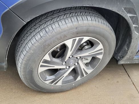 Used 2025 Subaru Crosstrek 2.0i Premium image 2