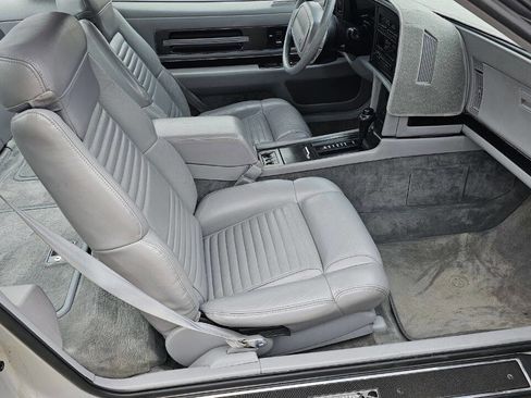 Used 1990 Buick Reatta Coupe image 16