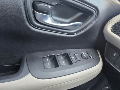 Used 2023 Honda HR-V LX image 11
