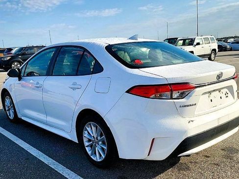 Used 2020 Toyota Corolla LE w/ LE Premium Package FWD image 3