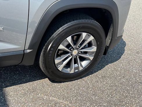 Used 2025 Chevrolet Equinox LT FWD image 28