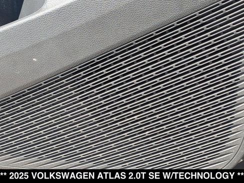 Used 2025 Volkswagen Atlas SE AWD/4WD image 24