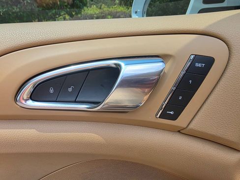 Used 2016 Porsche Cayenne AWD/4WD image 10