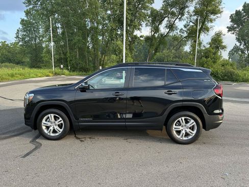 Used 2024 GMC Terrain SLE w/ Driver Convenience Package AWD/4WD image 4