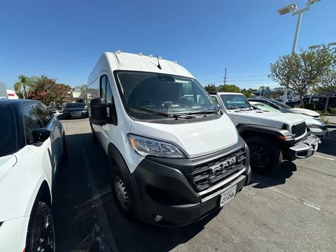 Used 2025 RAM ProMaster 2500 w/ Convenience Group FWD image 2