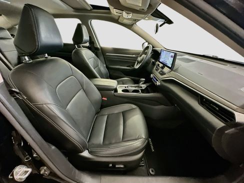 Used 2024 Nissan Altima 2.5 SL FWD image 32