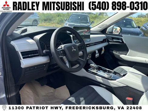 New 2026 Mitsubishi Outlander SE image 4