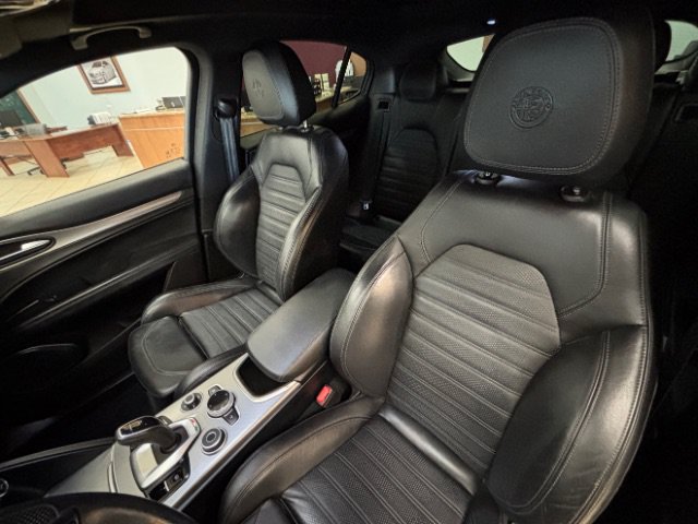 Used 2023 Alfa Romeo Stelvio Veloce AWD/4WD image 16