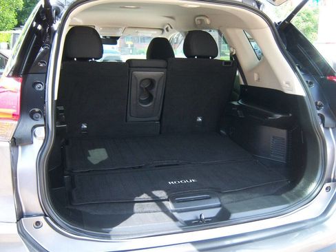 Used 2019 Nissan Rogue SV image 13